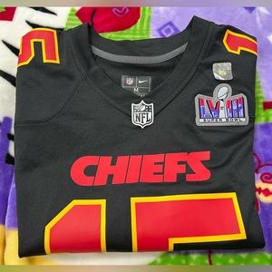 NFL Chiefs Mahomes #15 QB jersey! 
Brand new never weared